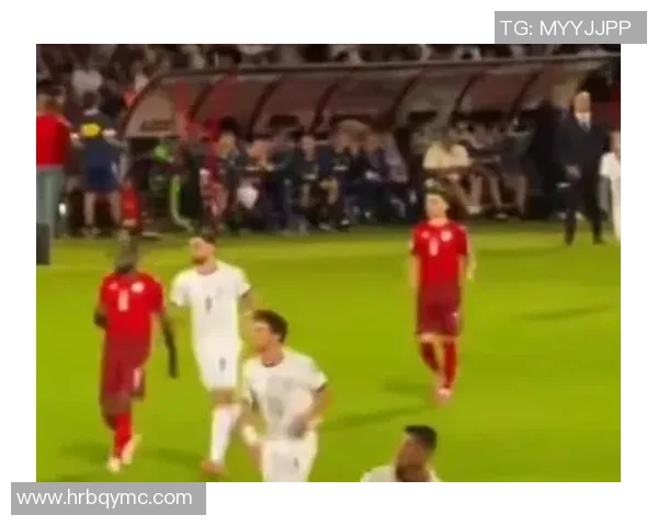 昔日足坛巨星重聚绿茵场共演经典对决 展现不老传奇风采