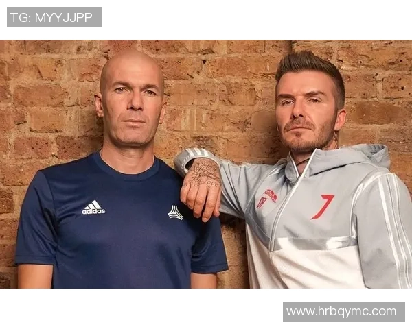 足球明星集结同框合影，男球员成焦点展现实力与魅力